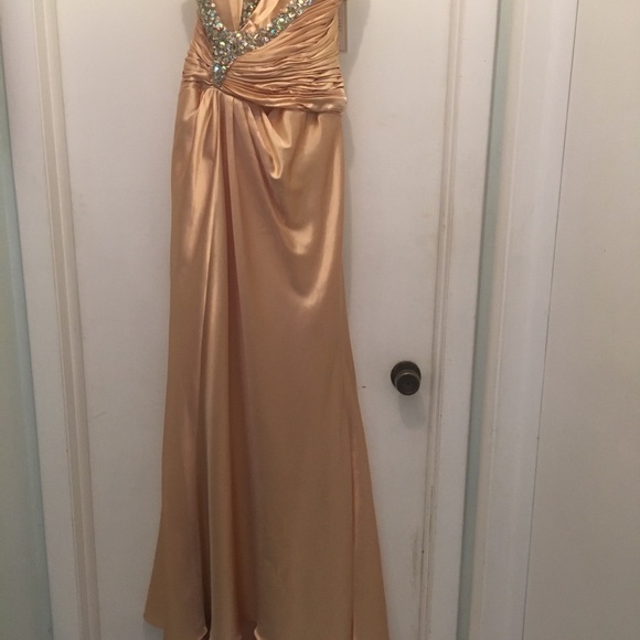 Gown - Picture 2 of 3